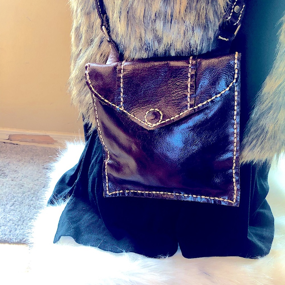 Avest and s side purse